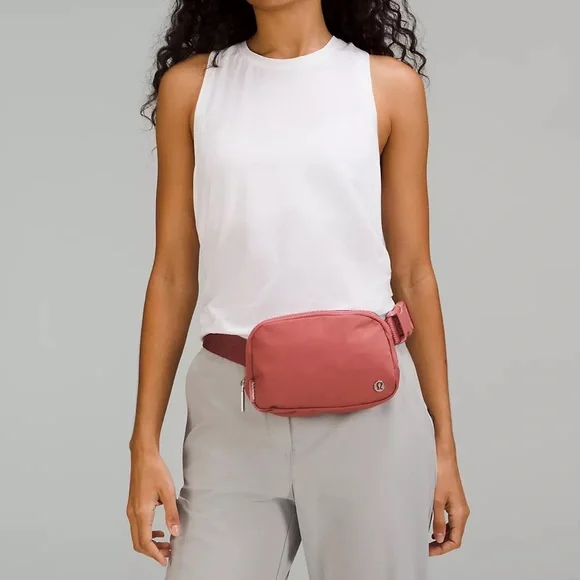 *ONLY 2 LEFT* Luluemon Everywhere Belt Bag RARE - Picture 6 of 7